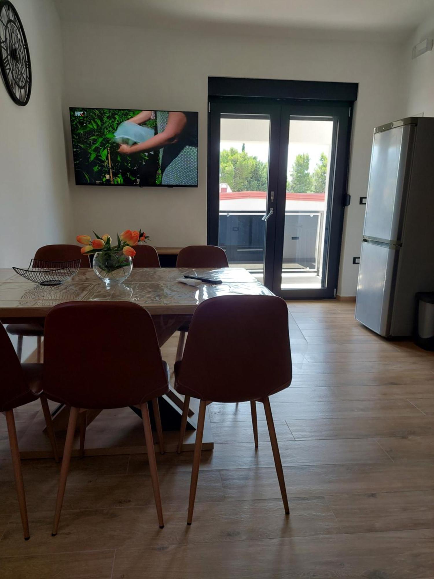 Apartmani Karla Paklenica Starigrad Paklenica Buitenkant foto