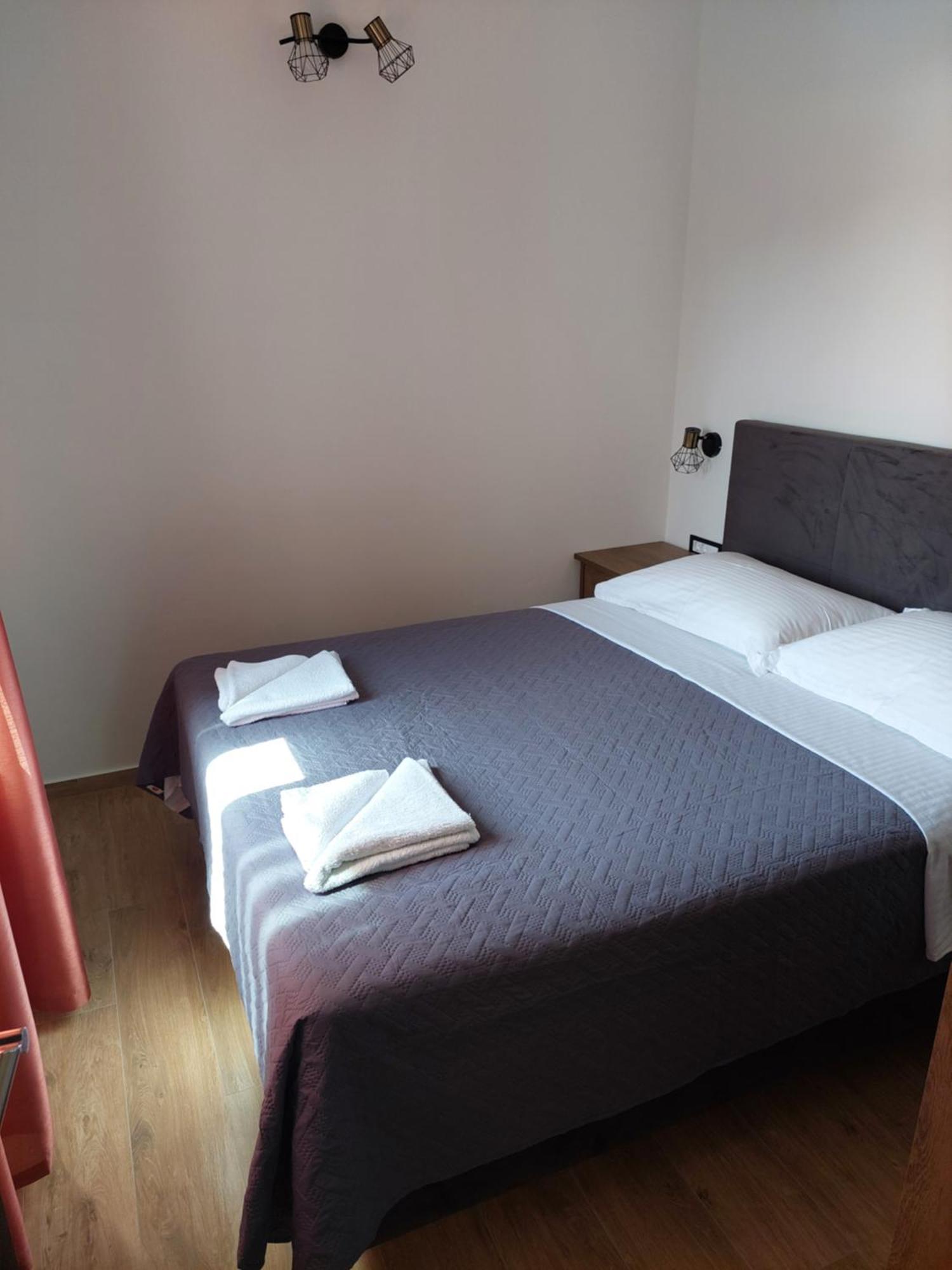 Apartmani Karla Paklenica Starigrad Paklenica Buitenkant foto