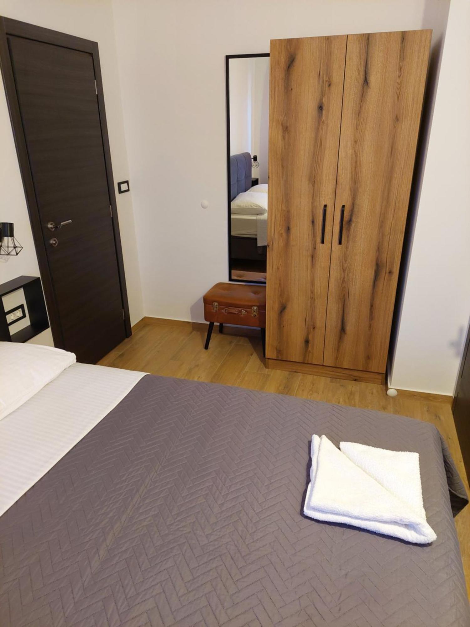 Apartmani Karla Paklenica Starigrad Paklenica Buitenkant foto