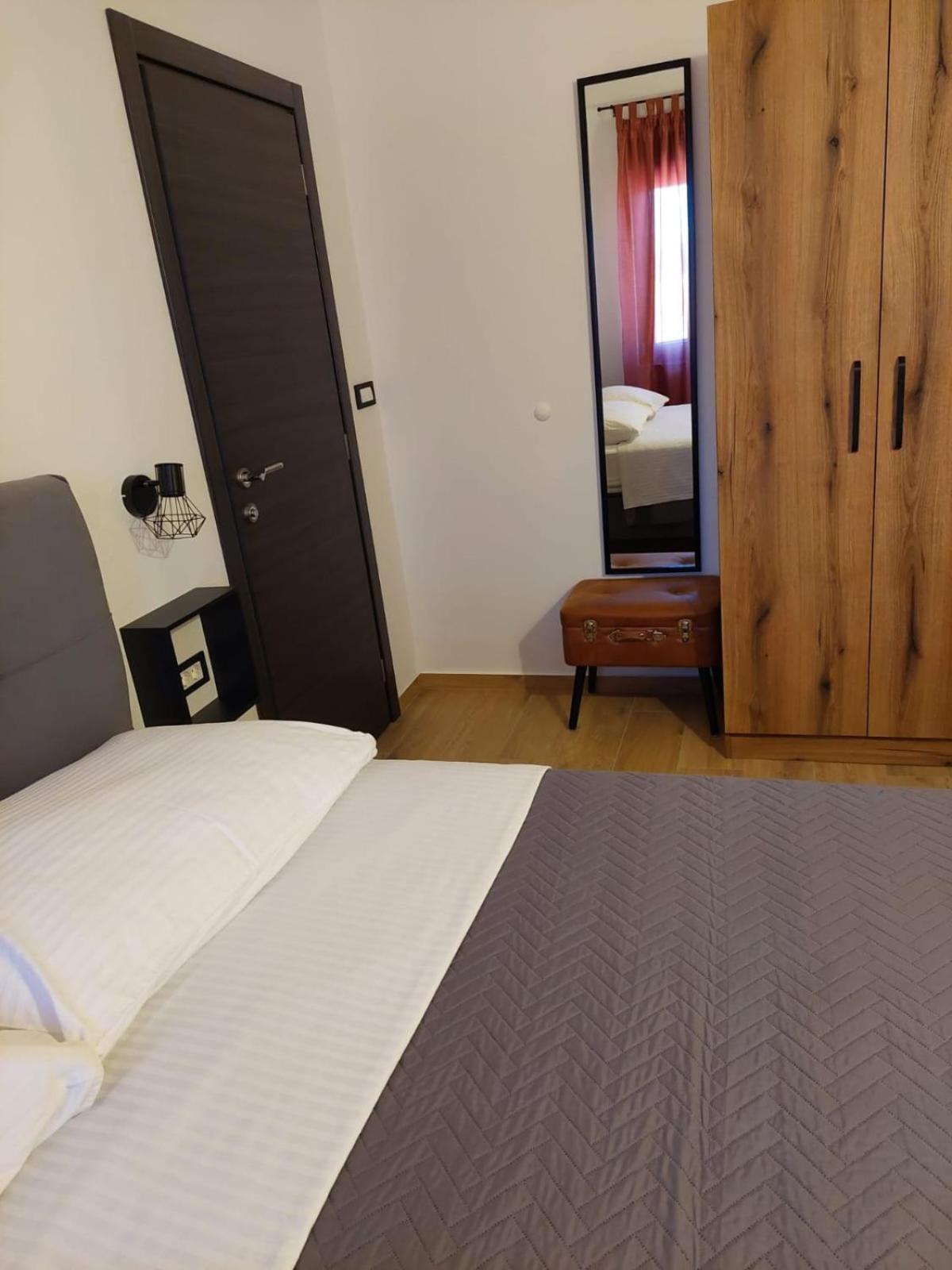 Apartmani Karla Paklenica Starigrad Paklenica Buitenkant foto